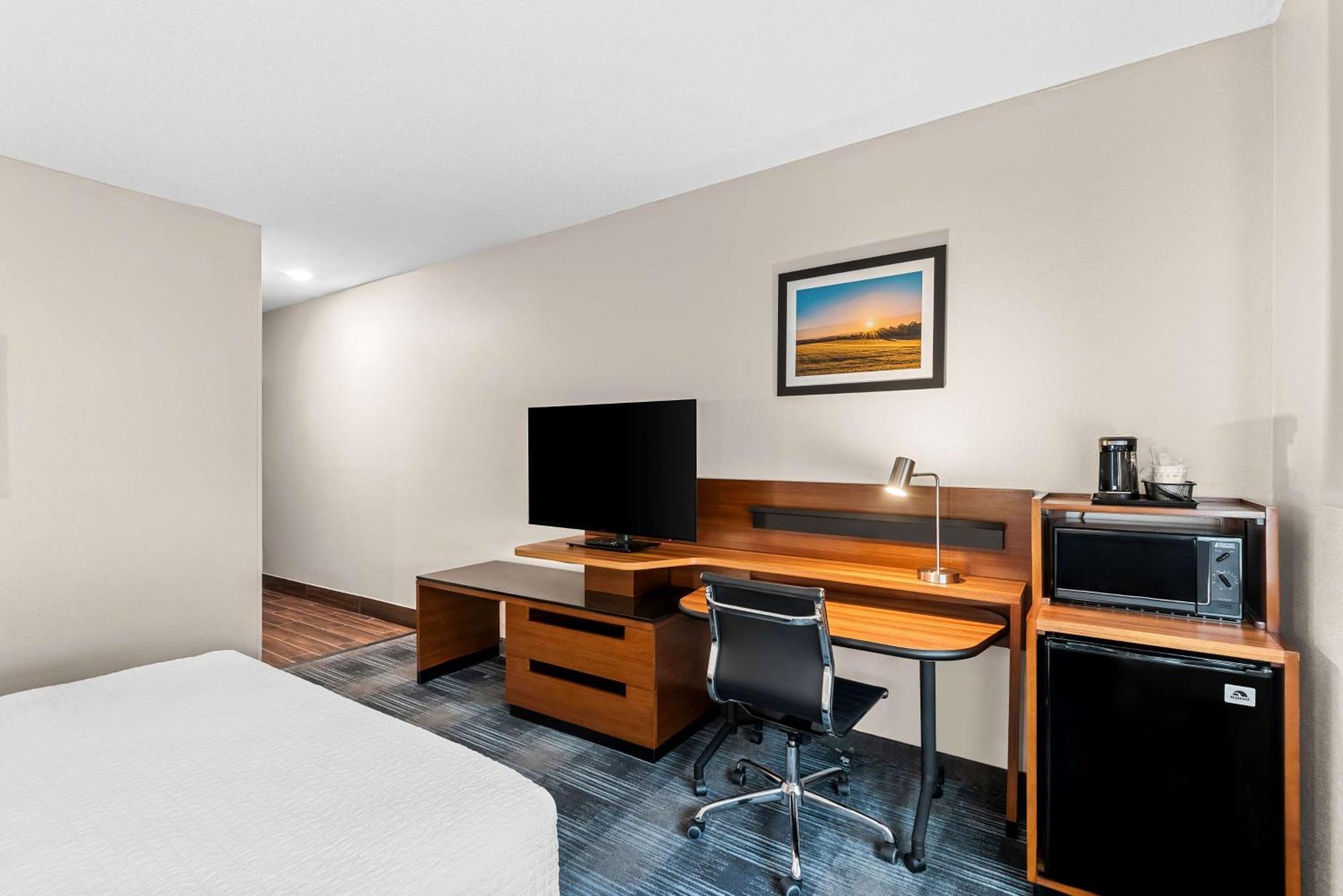 Best Western Ottumwa Inn & Suites Exterior photo