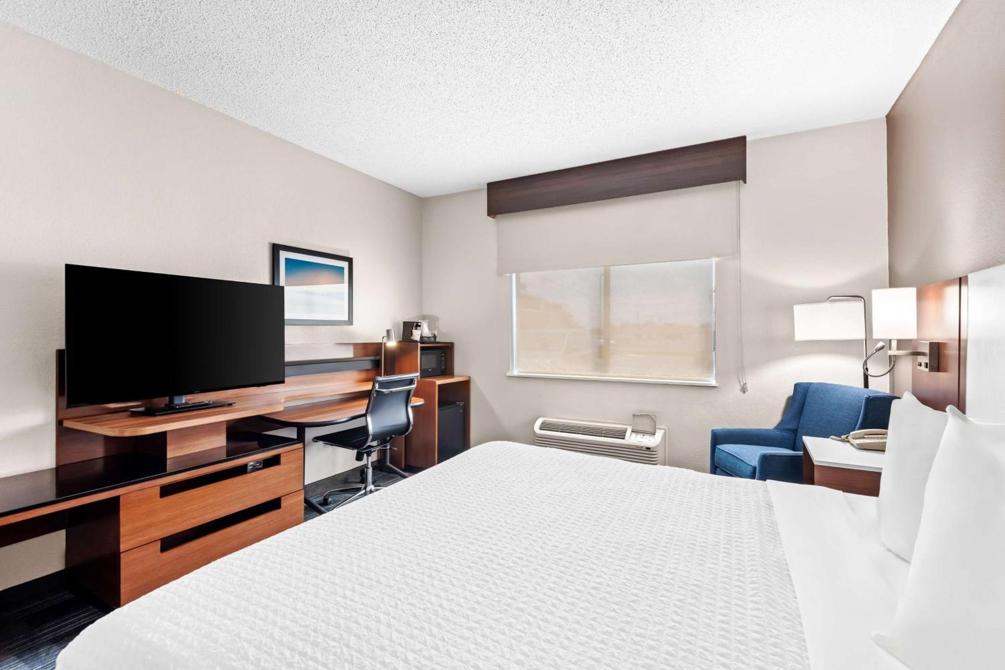 Best Western Ottumwa Inn & Suites Exterior photo